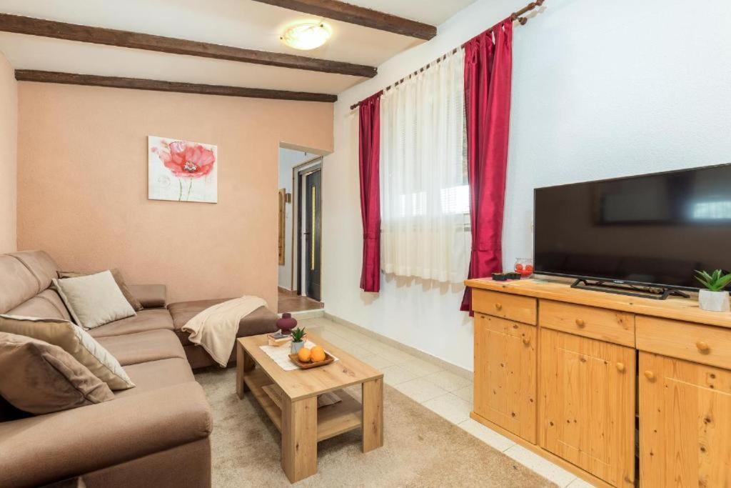 Apartment Mladenka Пула Екстер'єр фото
