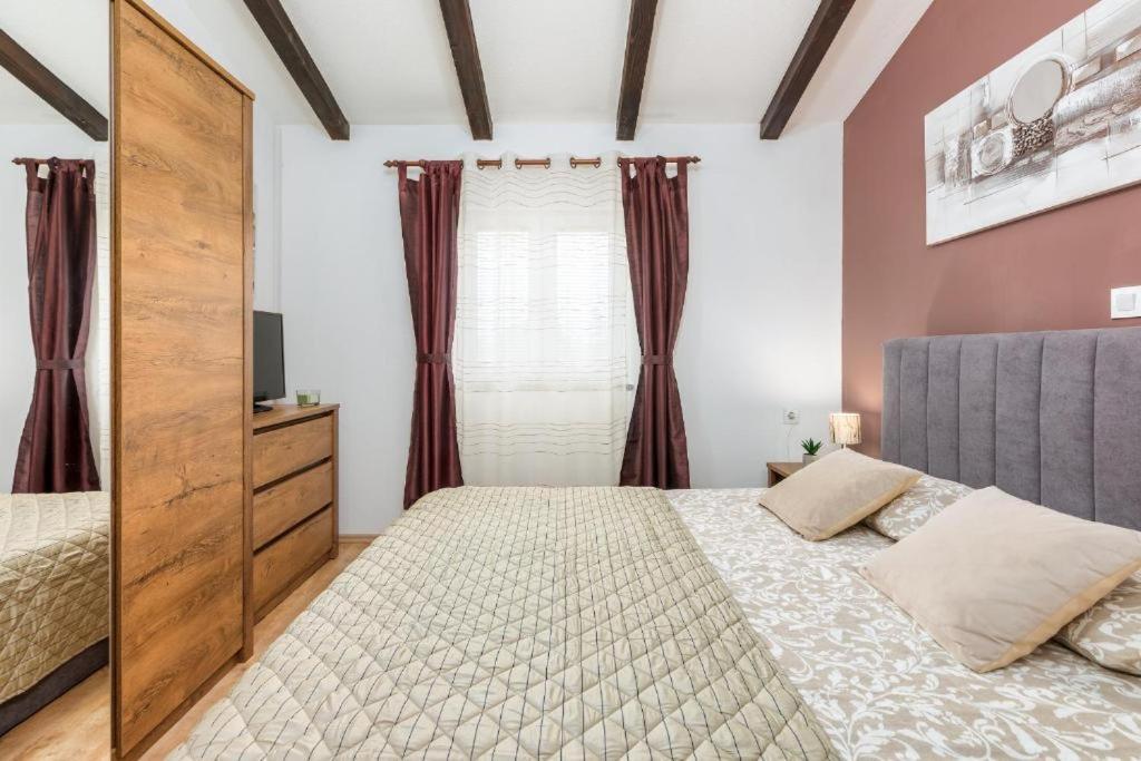 Apartment Mladenka Пула Екстер'єр фото
