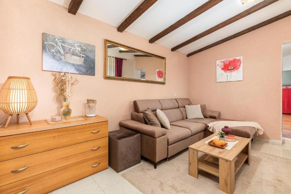 Apartment Mladenka Пула Екстер'єр фото