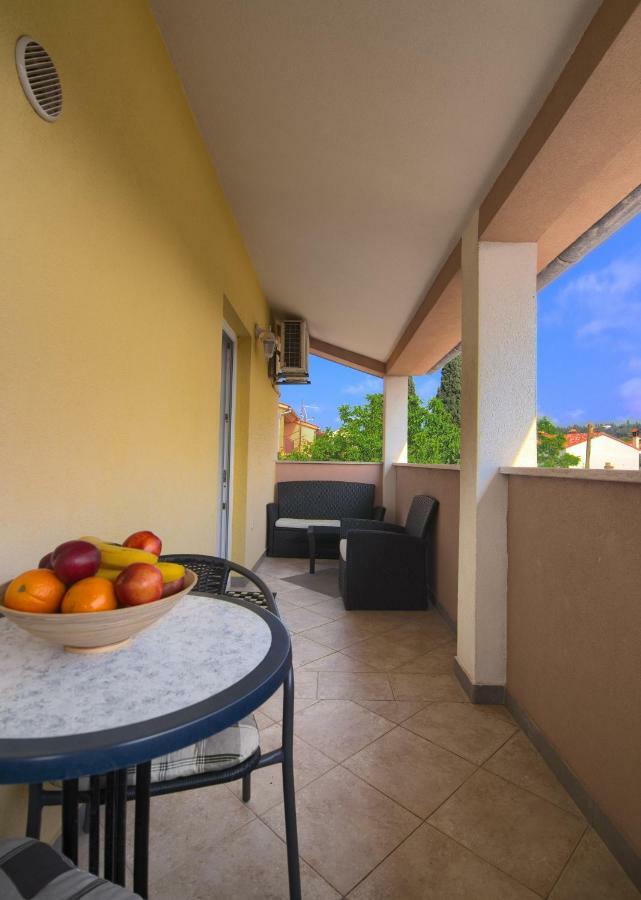 Apartment Mladenka Пула Екстер'єр фото