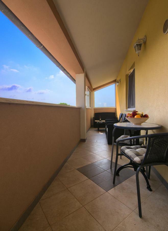 Apartment Mladenka Пула Екстер'єр фото