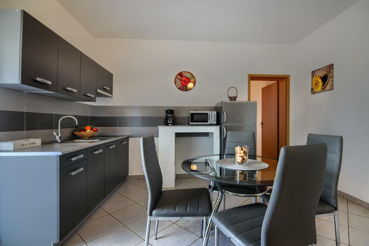 Apartment Mladenka Пула Екстер'єр фото